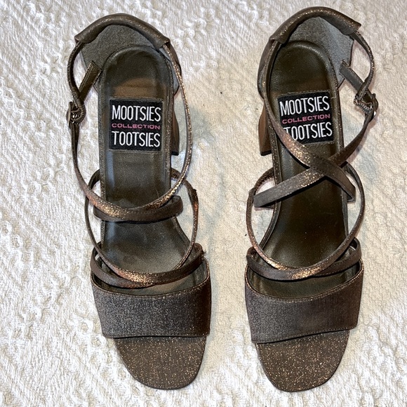 Mootsies Tootsies Collection Sparkly Bronze Fabric Sandals 6.5 M - Picture 2 of 8